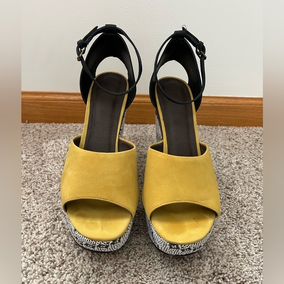 HOLDING HORSES Shoes - Anthropology Holding Horses wedges -9 1/2